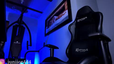 Junior       Independent Model online show from December 2025 04:52:01 AM