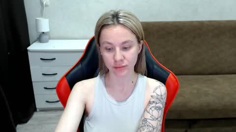 baby_kitte online show from November 2025 03:07:01 AM