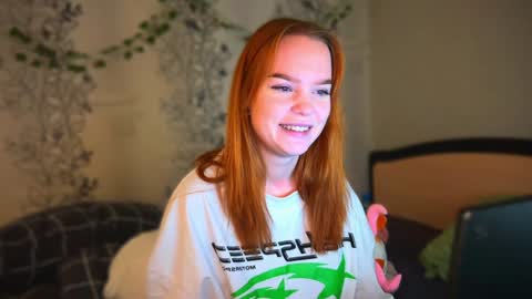 Snapshot of babyfoxyy chatting on December 2024 04:57:02 PM maddy online show from December 2024 04:57:02 PM