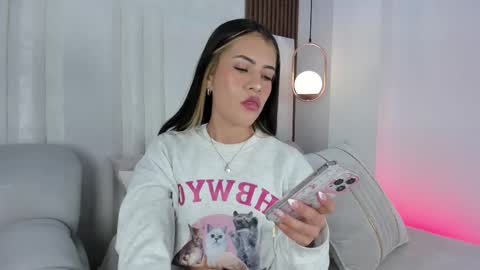 babyyfortune_ online show from October 2025 01:23:01 AM