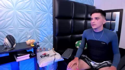 Snapshot of bad_boy_21_ chatting on March 2026 06:04:02 AM bad_boy_21_ online show from March 2026 06:04:02 AM