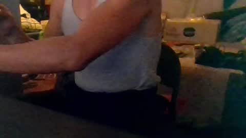 Snapshot of badhombremx chatting on December 2024 11:55:01 AM Mexican livin Off the Wall online show from December 2024 11:55:01 AM