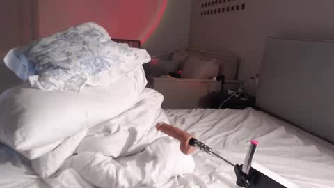 Snapshot of badsusan chatting on September 2025 03:13:01 PM Susie  online every day except weekends    lets use FACK MACHINE in pvt online show from September 2025 03:13:01 PM