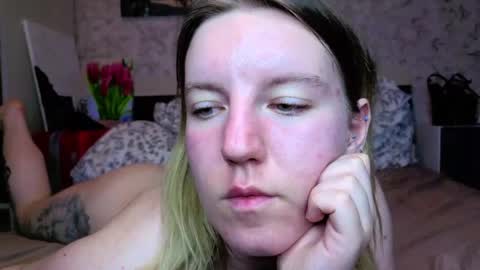 Snapshot of baiambel_mi chatting on May 2026 05:30:02 PM holly online show from May 2026 05:30:02 PM