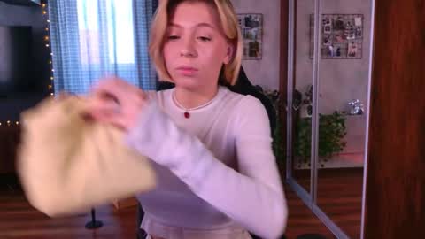 Elly online show from February 2026 03:18:01 AM