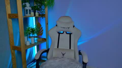 Elly online show from March 2026 05:13:02 AM