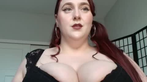 Snapshot of bambixxlynn chatting on April 2026 11:00:02 PM bambixxlynn online show from April 2026 11:00:02 PM