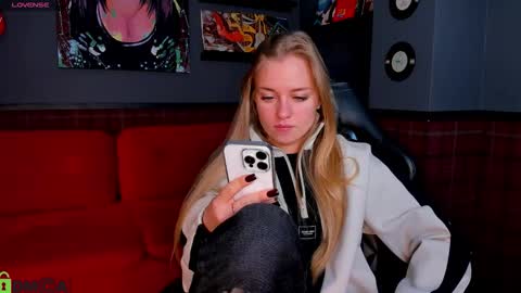 LisGTM2 Mon-Thu Sat 0100am-0700am online show from February 2026 01:11:02 AM