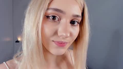 Snapshot of barbimia chatting on April 2026 04:37:02 PM Mia online show from April 2026 04:37:02 PM