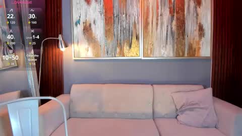 Luna online show from December 2025 07:42:01 PM