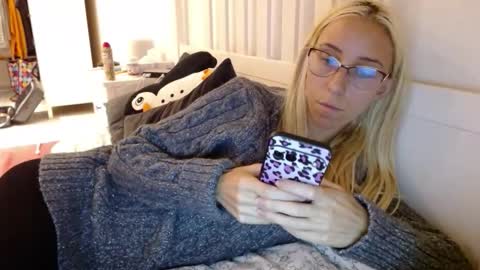 Lena online show from September 2025 12:52:01 PM