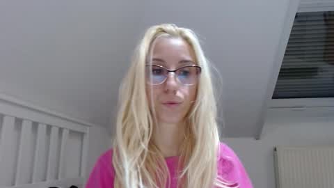Lena online show from October 2025 06:30:02 PM