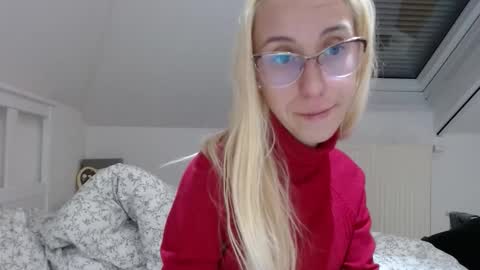 Lena online show from October 2025 04:36:02 PM
