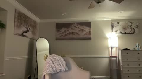 chicka online show from April 2026 03:01:04 AM