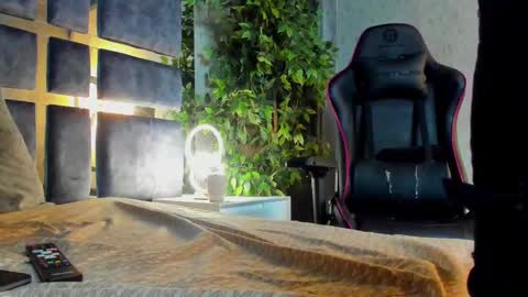 Bastian Independent Model online show from November 2025 03:09:01 AM