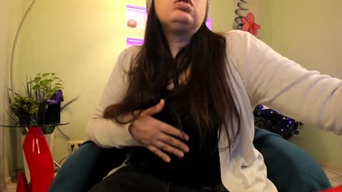 battymoll online show from December 2024 03:16:02 PM