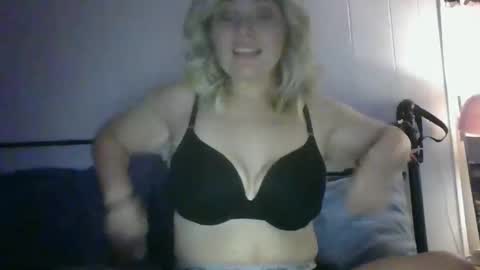 Baylee online show from November 2025 07:56:01 AM