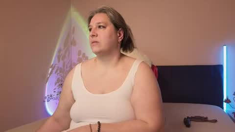 Snapshot of bbw_goddes chatting on April 2026 09:35:02 AM Love online show from April 2026 09:35:02 AM