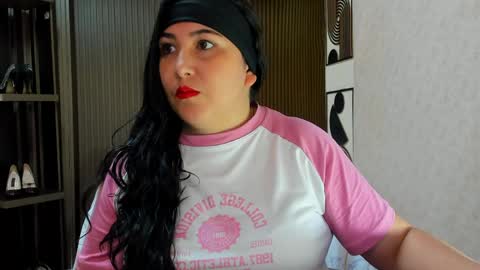 Snapshot of bbwluxurymuse chatting on May 2026 11:18:01 AM bbwluxurymuse online show from May 2026 11:18:01 AM