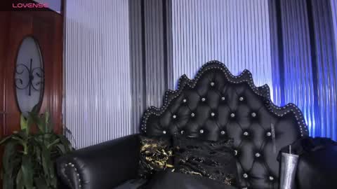 Snapshot of bdsm_ebony chatting on May 2026 11:32:01 PM Tanisha online show from May 2026 11:32:01 PM
