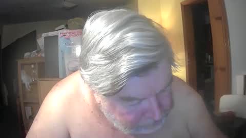 Snapshot of bear8620 chatting on April 2026 02:42:02 AM bear online show from April 2026 02:42:02 AM