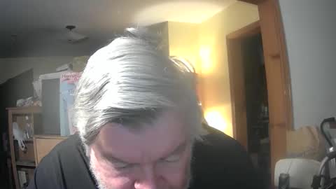 Snapshot of bear8620 chatting on April 2026 08:18:01 AM bear online show from April 2026 08:18:01 AM