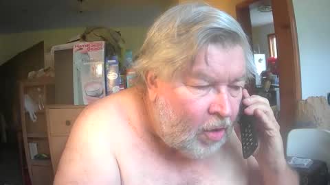 Snapshot of bear8620 chatting on April 2026 08:37:01 PM bear online show from April 2026 08:37:01 PM