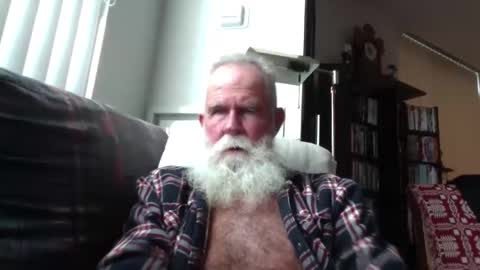 beardbushy online show from November 2025 04:40:02 PM