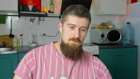 Snapshot of bearded_legend chatting on January 2025 07:54:01 PM Zeus online show from January 2025 07:54:01 PM