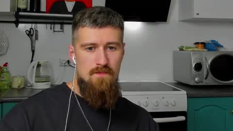 Snapshot of bearded_legend chatting on September 2025 11:38:01 PM Zeus online show from September 2025 11:38:01 PM