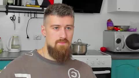 Snapshot of bearded_legend chatting on September 2025 07:34:02 AM Zeus online show from September 2025 07:34:02 AM