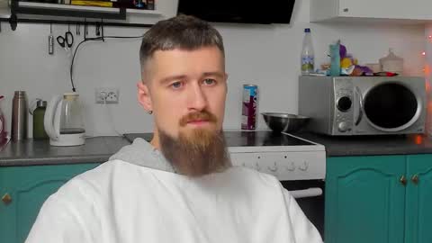 Snapshot of bearded_legend chatting on October 2025 12:20:02 AM Zeus online show from October 2025 12:20:02 AM