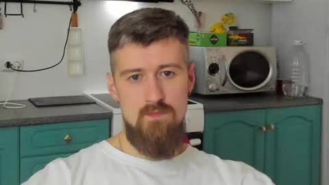 Snapshot of bearded_legend chatting on June 2026 04:01:01 AM Zeus online show from June 2026 04:01:01 AM