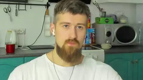 Snapshot of bearded_legend chatting on June 2026 03:01:02 PM Zeus online show from June 2026 03:01:02 PM