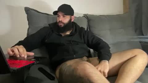 Snapshot of beardmax chatting on May 2026 06:00:01 AM Min online show from May 2026 06:00:01 AM