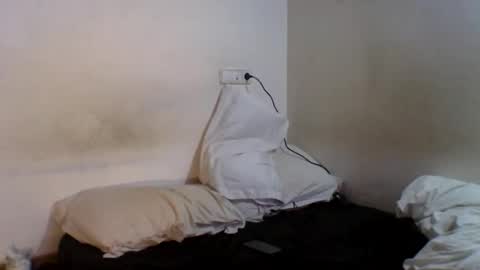 Snapshot of beasts_little_beauty chatting on November 2025 11:26:01 PM Beast And His Beauty online show from November 2025 11:26:01 PM