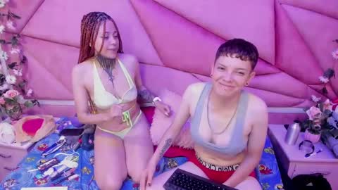 Snapshot of beata_and_sofi chatting on January 2025 09:23:02 AM Beata And SofI online show from January 2025 09:23:02 AM