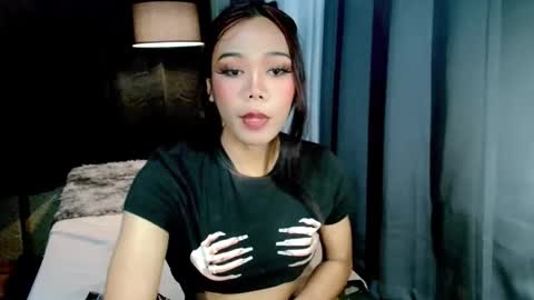 Snapshot of beatrice_luna chatting on June 2026 05:17:01 PM beatrice_luna online show from June 2026 05:17:01 PM