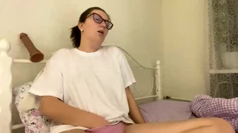 BeatriceTender online show from November 2025 07:57:01 PM