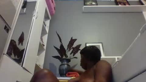 Snapshot of beautie699392 chatting on February 2025 06:29:02 AM Lil stunner online show from February 2025 06:29:02 AM