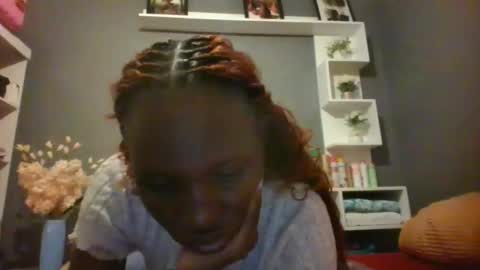 Snapshot of beautie699392 chatting on October 2025 05:56:01 PM Lil stunner online show from October 2025 05:56:01 PM