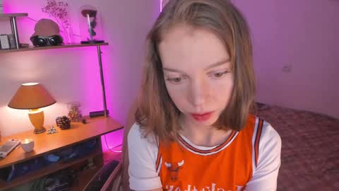 Snapshot of beautyeliise chatting on December 2024 02:24:02 PM Eliise online show from December 2024 02:24:02 PM