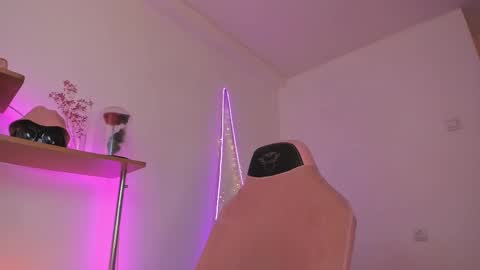 Snapshot of beautyeliise chatting on February 2025 12:37:01 PM Eliise online show from February 2025 12:37:01 PM