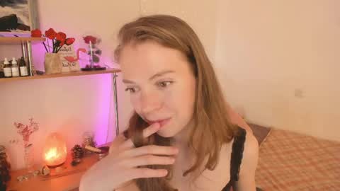 Snapshot of beautyeliise chatting on May 2026 02:10:01 PM Eliise online show from May 2026 02:10:01 PM