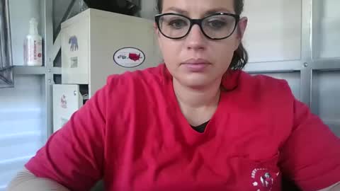 beccabee37 online show from February 2026 06:56:02 PM