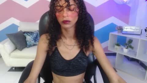 becky_lynch_102 online show from November 2025 05:33:02 PM