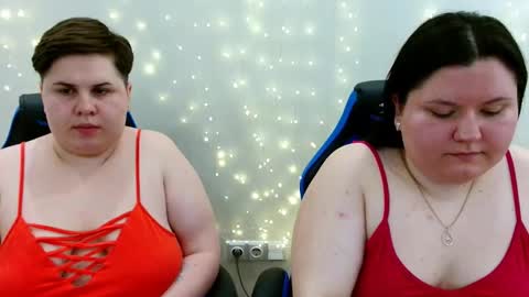 Snapshot of beckyandellen chatting on May 2026 07:30:02 PM BeckyAndEllen online show from May 2026 07:30:02 PM