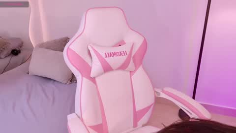 Snapshot of beckyjames chatting on December 2024 03:20:02 PM Becky James online show from December 2024 03:20:02 PM