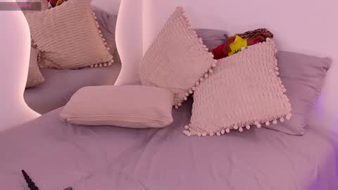 Snapshot of beckyjames chatting on January 2025 11:17:01 PM Becky James online show from January 2025 11:17:01 PM