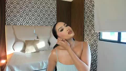 Snapshot of beella_tay1 chatting on May 2026 11:37:02 AM BELLA online show from May 2026 11:37:02 AM